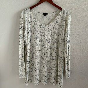 J. Jill Wearever Floral White and Black Top Stretchy Casual Neutral XL